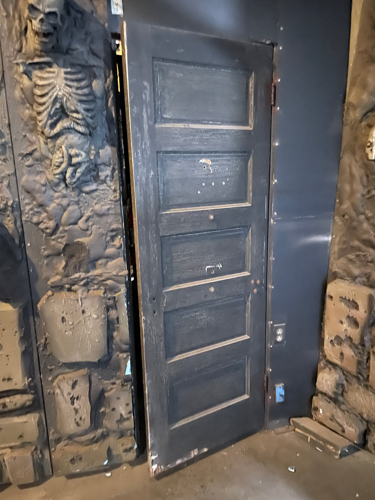 "Mummy" Door Scare Prop