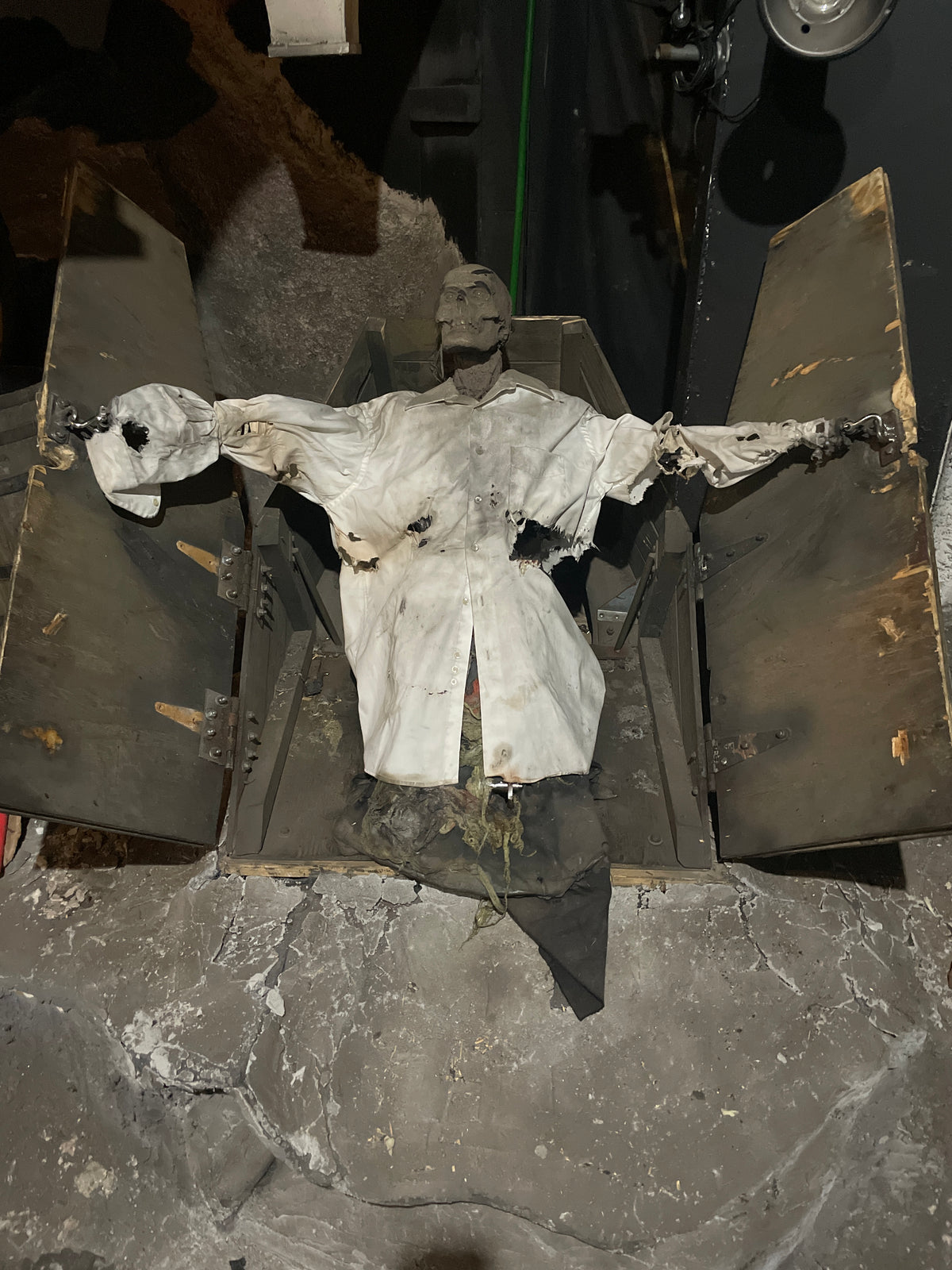 Pop Out Skeleton Coffin Prop